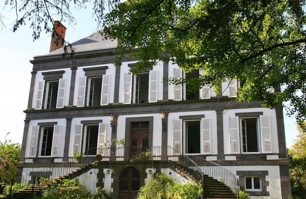 Manoir De La Manantie - Teritoria Bed & Breakfast Lezoux Exterior photo
