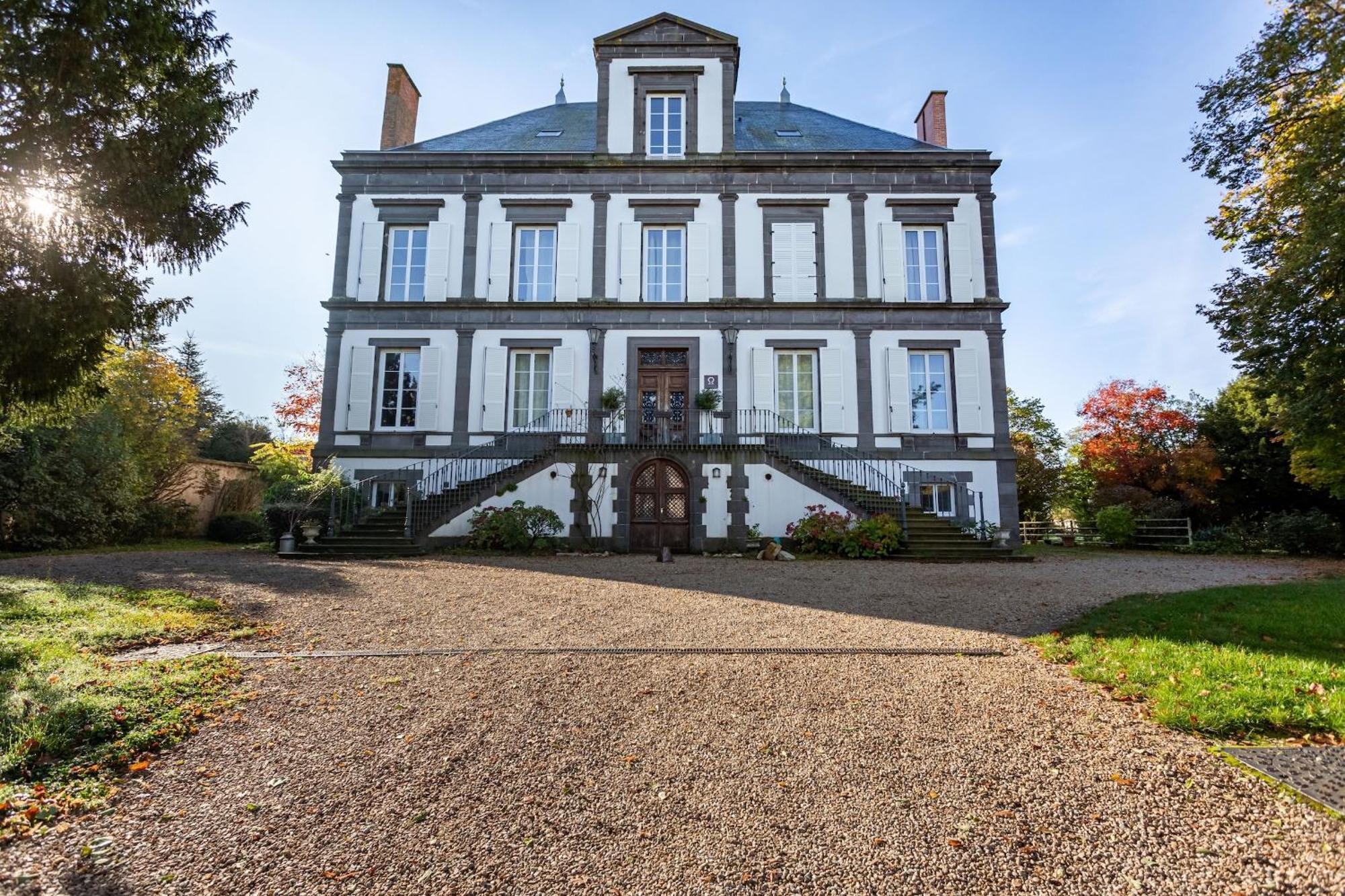 Manoir De La Manantie - Teritoria Bed & Breakfast Lezoux Exterior photo