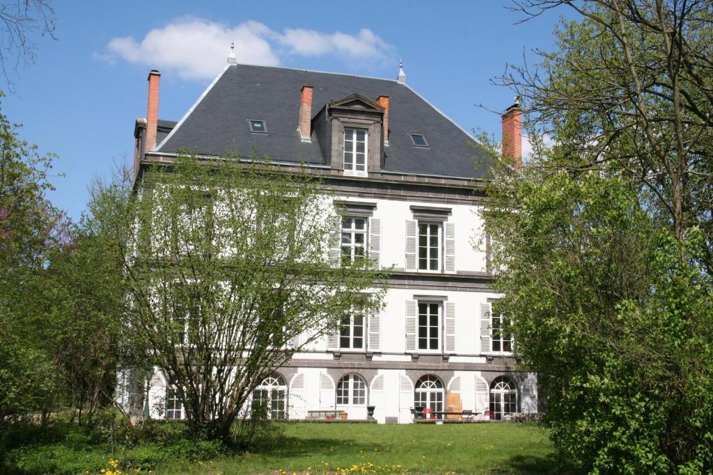 Manoir De La Manantie - Teritoria Bed & Breakfast Lezoux Exterior photo