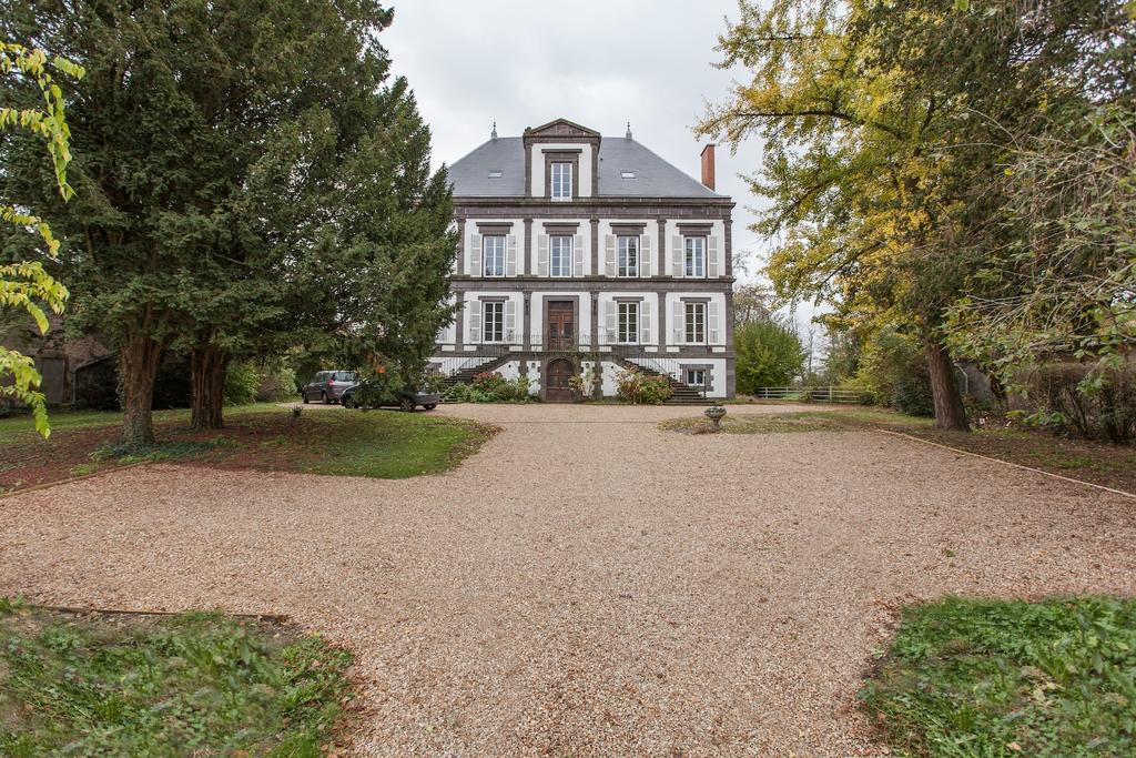 Manoir De La Manantie - Teritoria Bed & Breakfast Lezoux Exterior photo